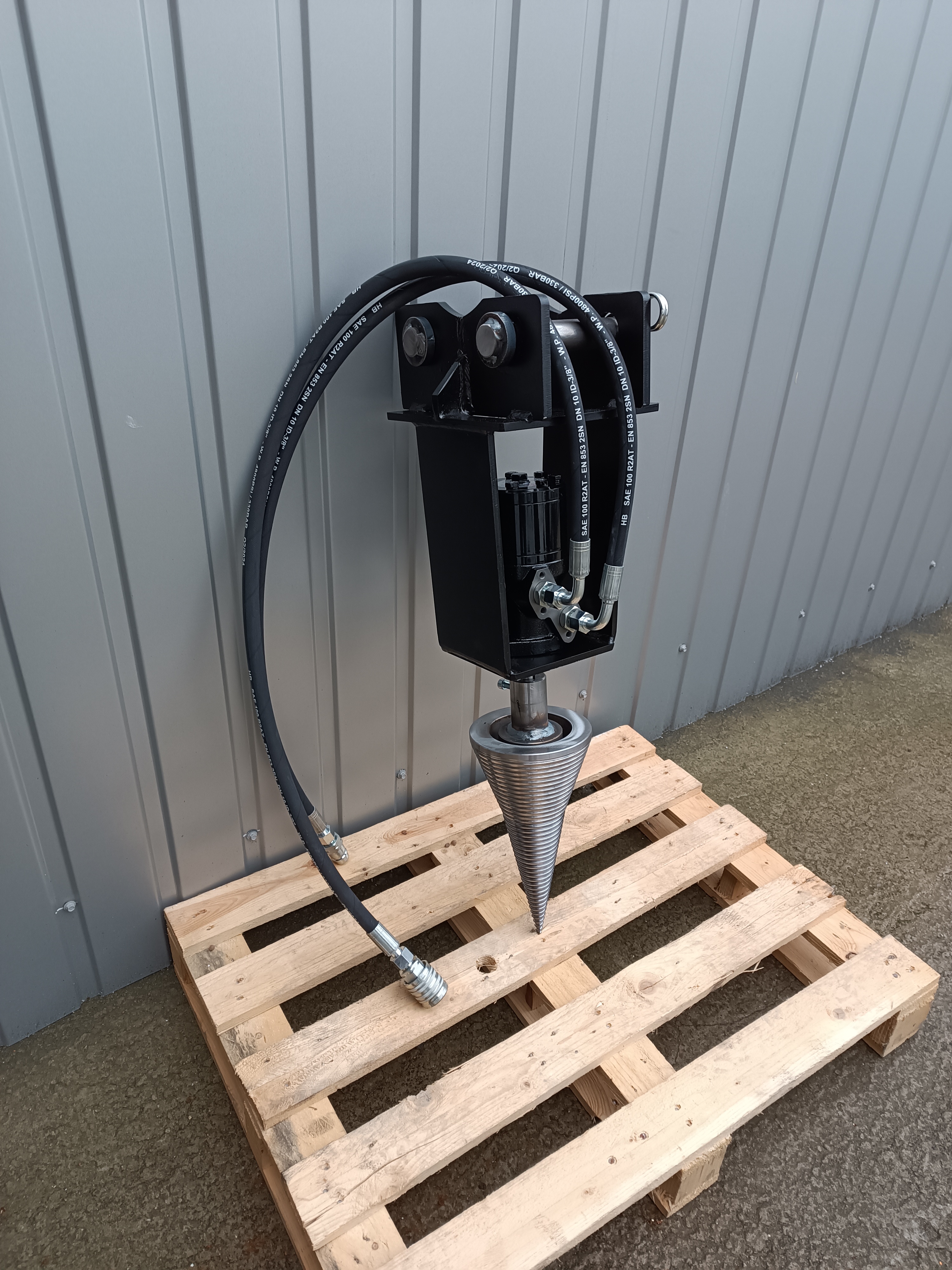 baggeraufnahme-martin-sw-ms-kegelspalter-holz-spalter-brennholz-jcb